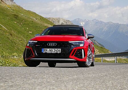 Audi RS3 8Y (Garantie, B&O, Pano, 280km/h, RS AGA)