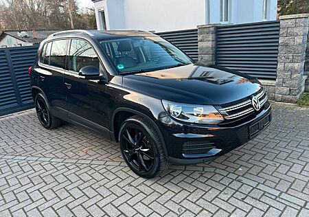 VW Tiguan Volkswagen 2,0 ALLRAD! NAVI TÜV NEU! PDC! LEDER!