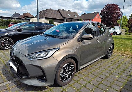 Toyota Yaris 1.5-l-VVT-i Hybrid CVT Team Deutschlan...
