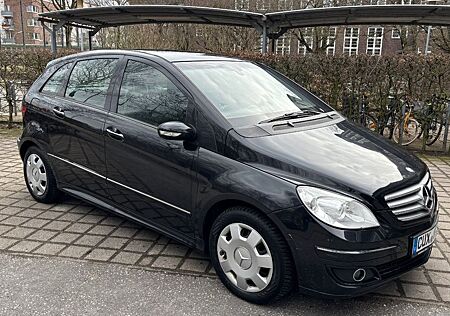 Mercedes-Benz B 200 -