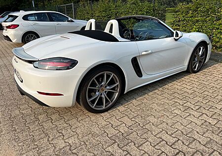 Porsche Boxster m. Approved und Sitz/Lenkradheizung