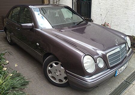 Mercedes-Benz 320 E