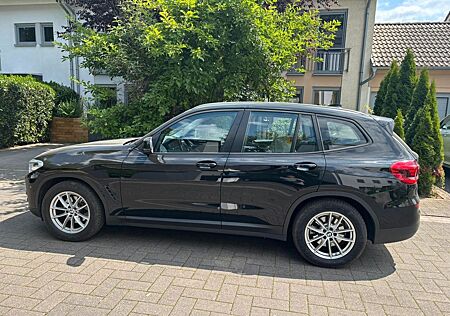 BMW X3 20d xDrive Advantage LED Navi Pano PDC SHZ