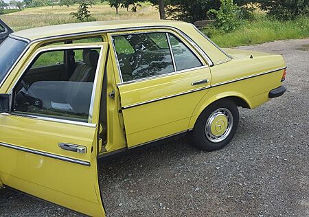 Mercedes-Benz 230