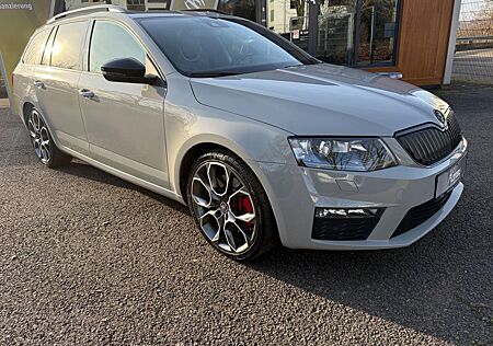 Skoda Octavia Combi RS*Standhz*Pano*Leder*Navi*Ahk*19"
