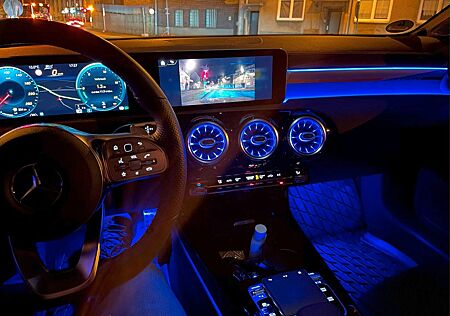 Mercedes-Benz CLA 220 4MATIC EDITION1 AMG 360° DISTRONIC VOLL