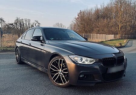 BMW 318D - M Paket*TÜV NEU*Xenon*H/ K*CarPlay*Kame