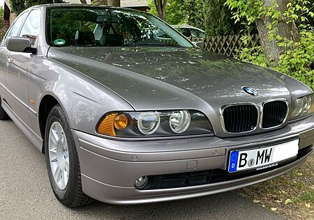 BMW 520i A -TÜV + Classic Data 2+ neu! Historie!