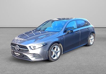 Mercedes-Benz A 200 Kompaktlimousine AMG Line*Night Paket*LED