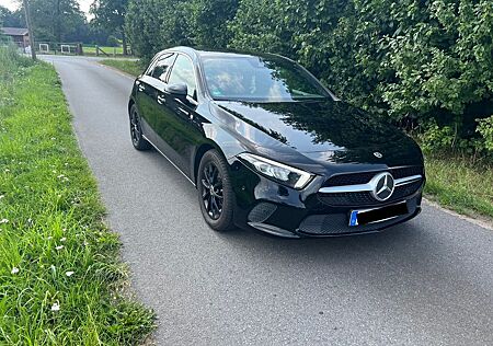 Mercedes-Benz A 200 - Progressive, schwarz, 5-Türer