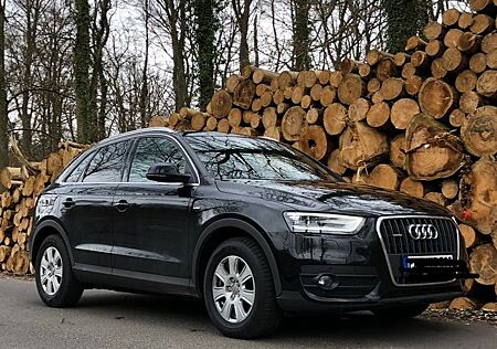 Audi Q3 S-line 2.0TDI S-tronic quattro Xenon Navi GRA