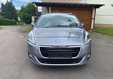 Peugeot 5008 Allure*Pano*Xenon*Navi*7-Sitze*AHK*Kamera*