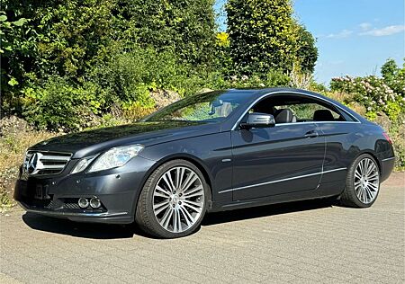 Mercedes-Benz E 200 Coupé CGI BlueEFFICIENCY ELEGANCE