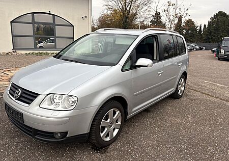 VW Touran Volkswagen 1.6 AUTOMATIK Xenon Navi 7Sitzer Klima