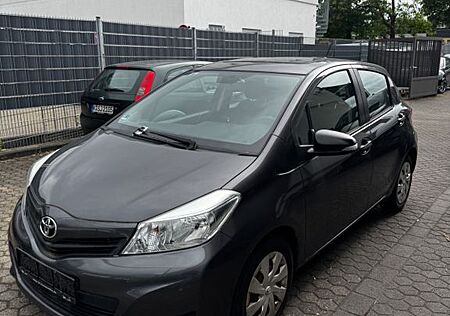 Toyota Yaris 1,0-l-Dual-VVT-i Cool Cool