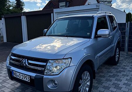 Mitsubishi Pajero 3,2 DI-D (SWB/kurz) Offroad / Jagd