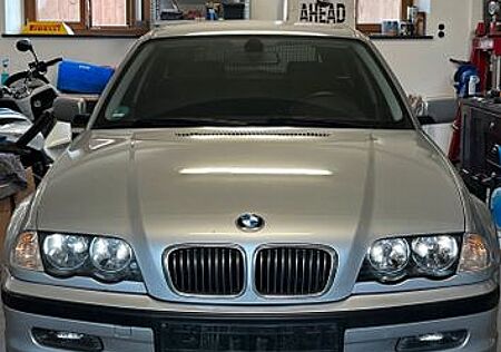 BMW 325ix E46 Touring - Allrad - Reihensechser