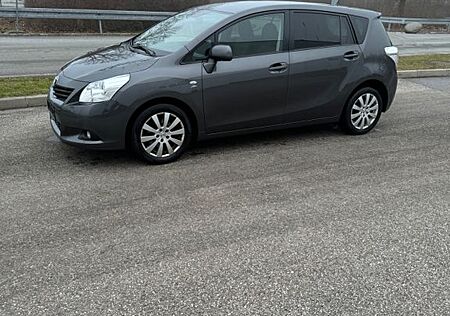 Toyota Verso Executive