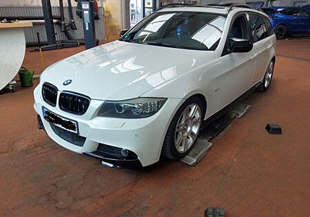 BMW 320i Touring M SPORT Panorama 2. Hand Scheckheft