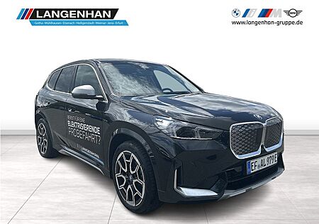 BMW iX1 xDrive30 xLine Head-Up DAB LED RFK Shz PDC