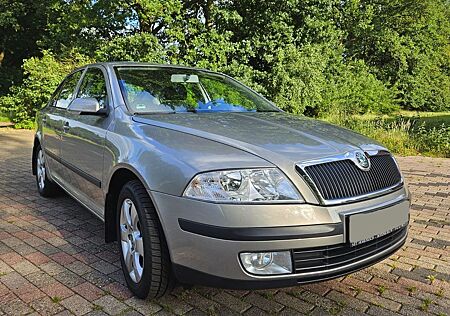 Skoda Octavia 1.6 Limo, TÜV NEU, AHK, Allwetterreifen