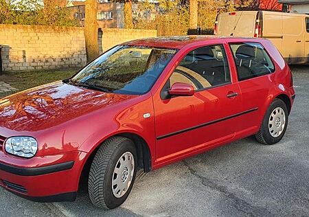 VW Golf Volkswagen 1.6 Automatik, 1.hand , Klima, schiebedasch