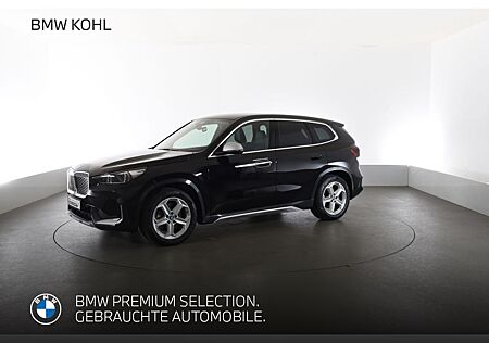 BMW iX1 30 xDrive Anhängerkupplung Fernlichtassisten