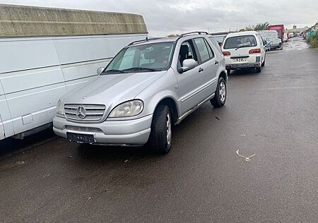 Mercedes-Benz ML 270 CDI 4X4 AC