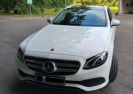 Mercedes-Benz E 200 T Autom. - Avantgarde, Pano, Fahrassistenz