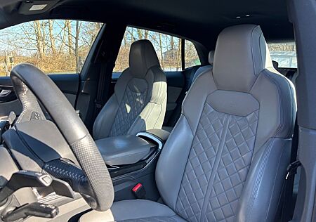 Audi Q8 50 TDI quattro - S line+ Sportsitze Luft AHK