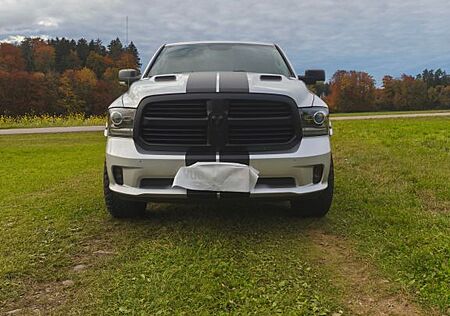 Dodge RAM Big Horn 5,7 Hemi Crew Cab Long bet