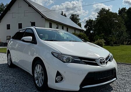 Toyota Auris Touring Sports Life+ 2,0D, Navi, Sitzhzg