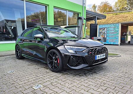 Audi RS3 5 J. Garantie/HUD/Abgas ASR/PANO/280kmh/B&O