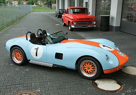 Andere Lucra LC 470 Roadster V8