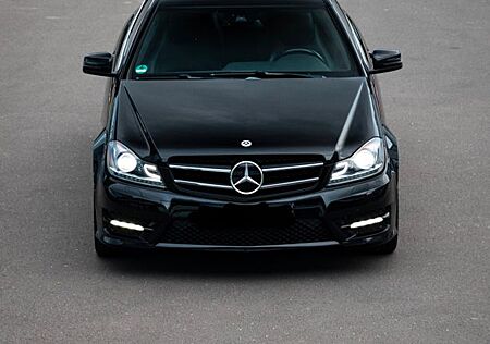Mercedes-Benz C 180 C180 Coupé AMG-Line/Distronic/Kamera/Alcantara