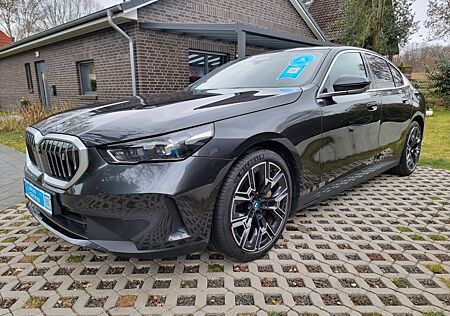 BMW i5 eDrive 40, 360° Cam, Pano, Sitzklima, B&W