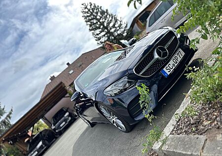 Mercedes-Benz E 400 E400 4MATIC Coupe in Adelsblau mit AMG Motor