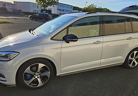 VW Touran Volkswagen 1.5 TSI DSG 7SITZE NAVI PANO