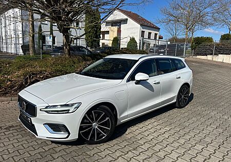 Volvo V60 T6 Kombi Core Recharge Plug-In Hybrid AWD