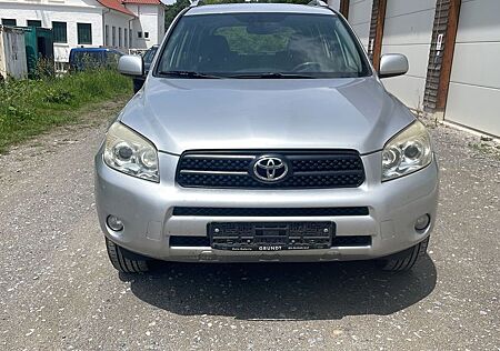 Toyota RAV 4 2,2 D-4D Executive Allrad / Klima