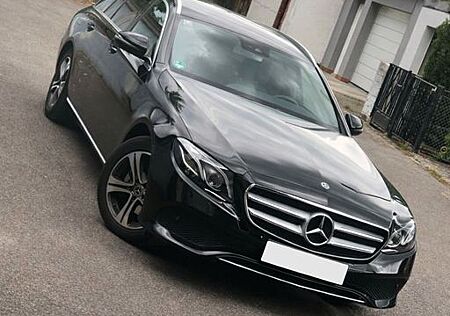 Mercedes-Benz E 220 d T Autom. -