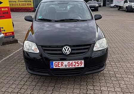 VW Fox Volkswagen 1.4 - 8 Fach bereift, TÜV NEU