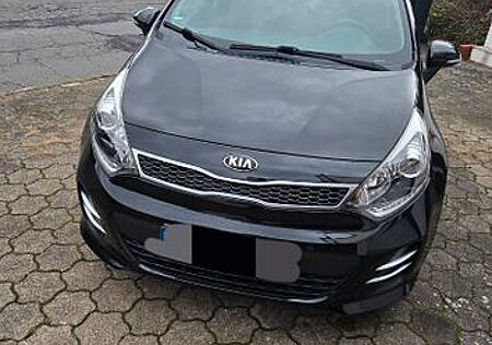 Kia Rio 1.4 UEFA EURO 2016, TÜV neu, 8 fach bereift