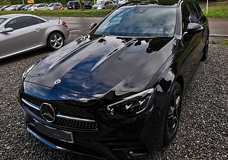 Mercedes-Benz E 300 de 4M/ AMG/PANO/AHK/KAMERA/LED/MBUX/8-fach