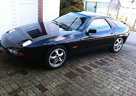 Porsche 928 S 4