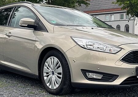 Ford Focus Turnier Business Services gepflegt !