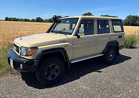 Toyota Land Cruiser GRJ76