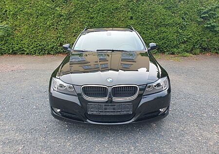BMW 318i Touring -