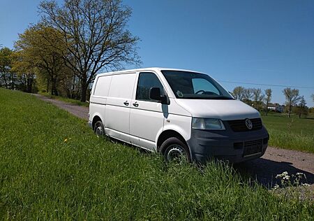 VW T5 Transporter Volkswagen / 2,5 TDI / 131 PS / Klima