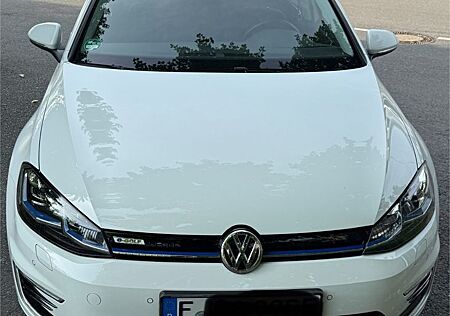 VW Golf Volkswagen e- e-